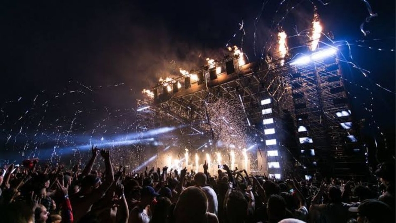 quạt cầm tay đi concert 1