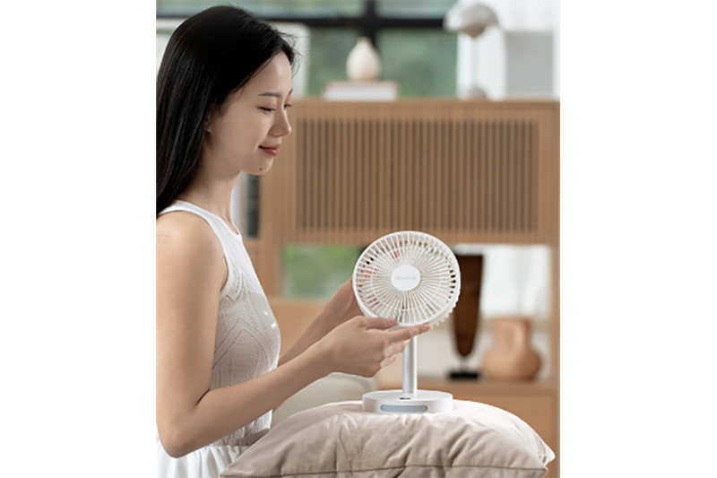 Quạt sạc để bàn Lumias LM-36W với thiết kế nhỏ gọn và trang nhã