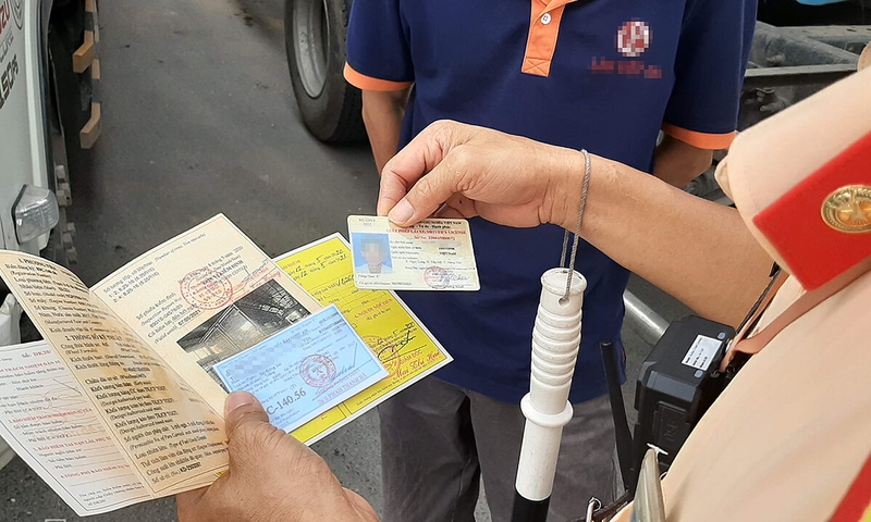 quên mang giấy tờ xe ô tô phạt bao nhiêu hình 2