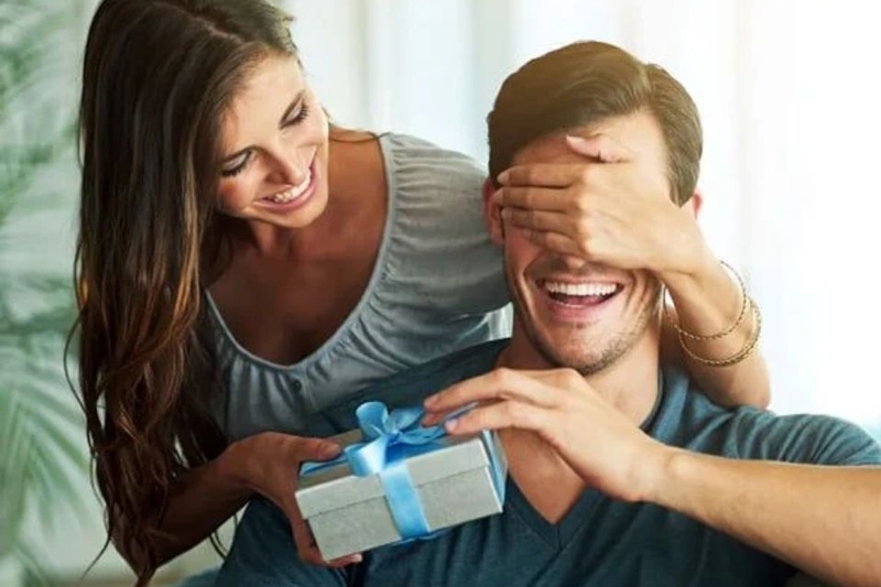 Cách chọn quà ngày Quốc tế Đàn ông cho chồng