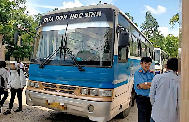 quy định cho trẻ em trên xe ô tô 5