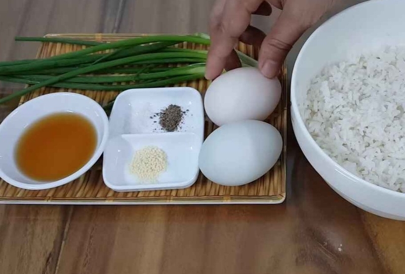 Cách rang cơm vàng rụm, giòn ngon đúng điệu