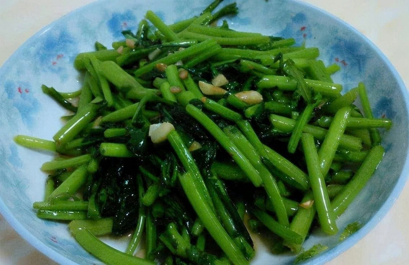 rau cải cúc xào tỏi ảnh 5