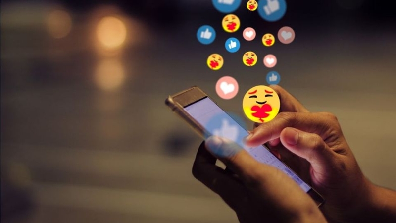 Cách khuyến khích người xem react trên Facebook