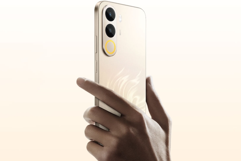 realme-c100x-ra-mat-209891-10.jpg