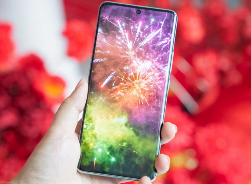 Màn hình AMOLED 6.67 inch, 120 Hz của điện thoại