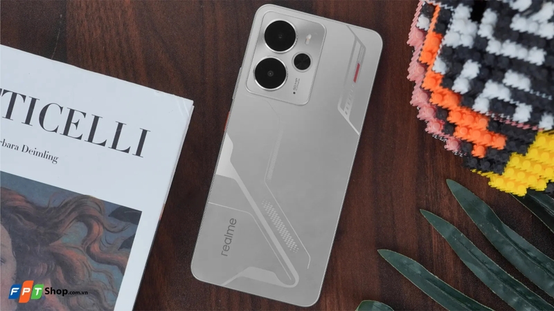 review realme 14 5g hình 2