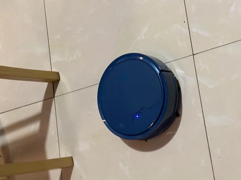 Tự động quay về sạc khi gần hết pin