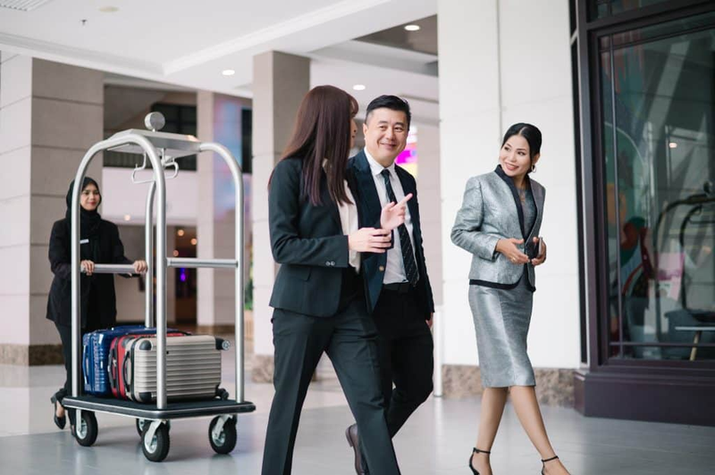 Phụ trách hoạt động kinh doanh dịch vụ lưu trú