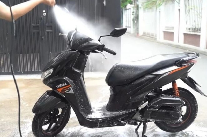 rửa xe máy 7