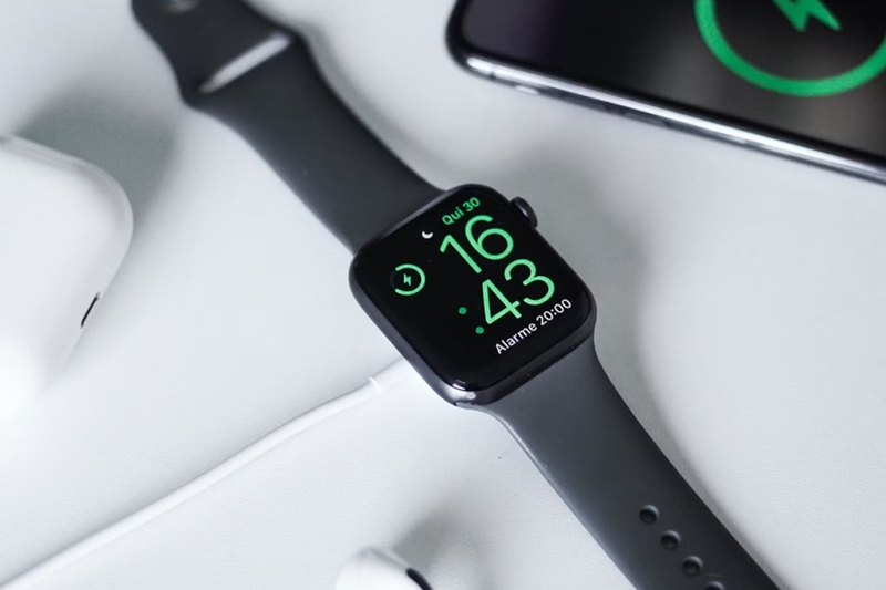 Sạc Apple Watch bằng iPhone được không 22