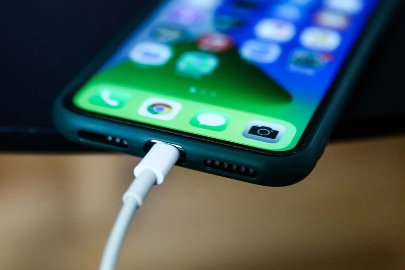 Sạc nhồi iPhone là gì (ảnh 1)