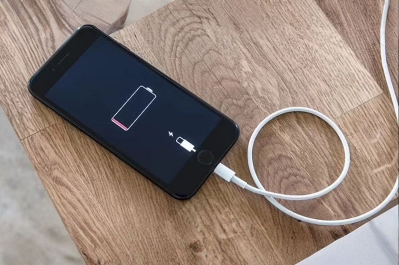 sạc pin lần đầu tiên sau khi thay pin