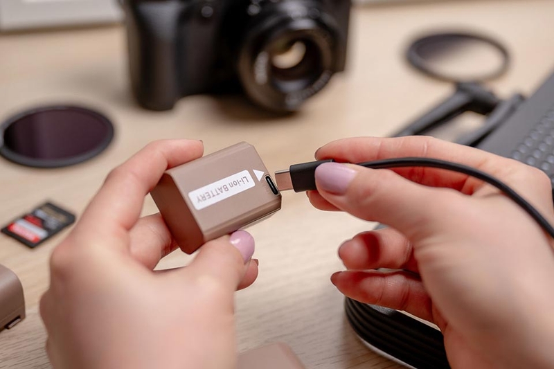 Sạc pin máy ảnh - 02