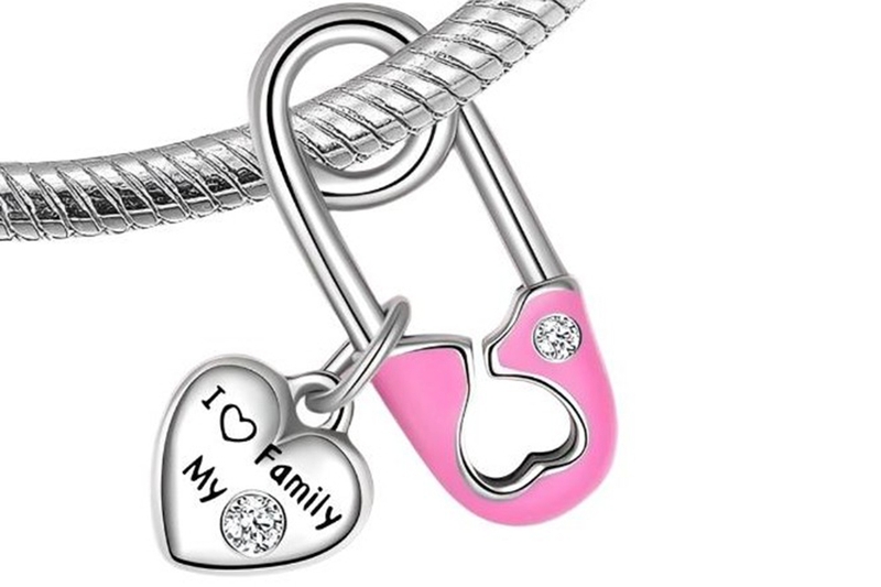 Safety pin ý nghĩa là gì 2