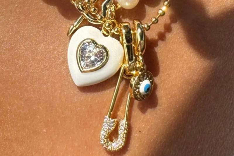 Safety pin ý nghĩa là gì 8