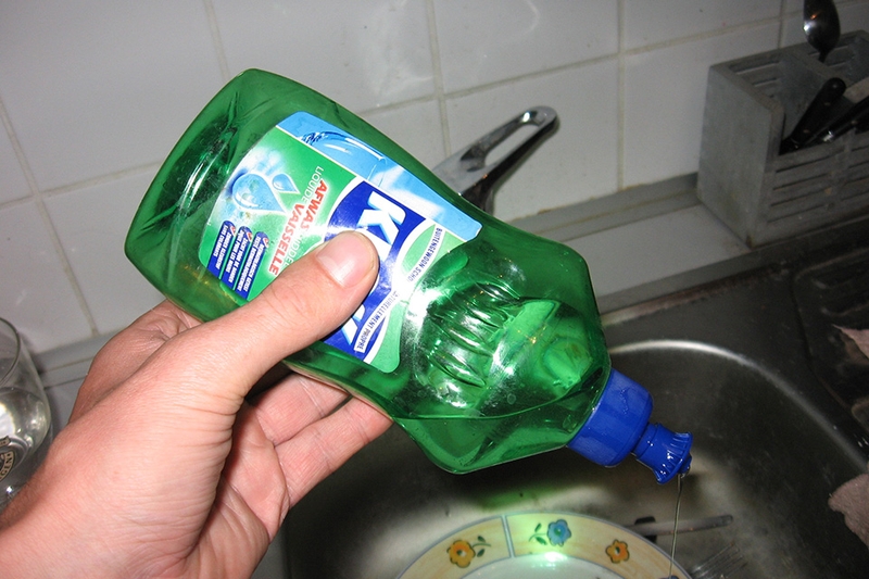 Sai lầm độc hại khi rửa bát - 06