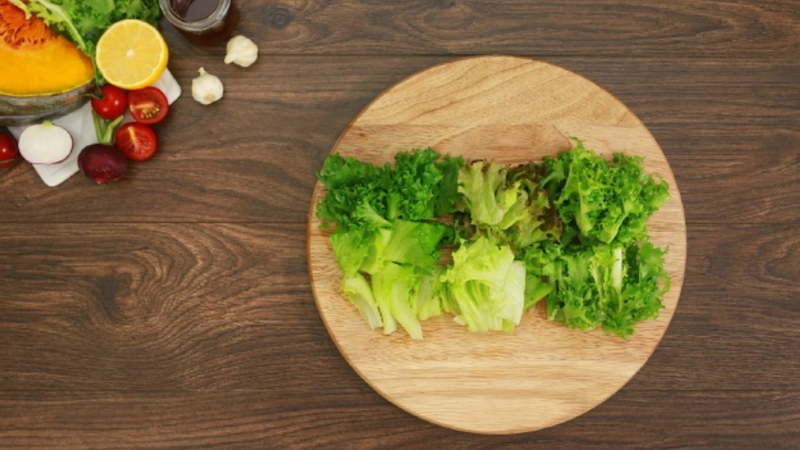 Chuẩn bị rau và hành tây