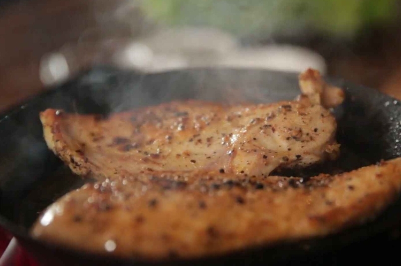 Bí kíp chế biến món salad gà nướng ít béo, ngon như nhà hàng