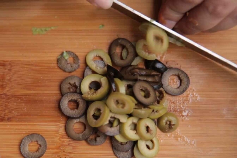 Quả ô liu thái lát mỏng