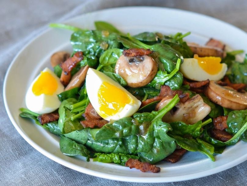 Salad rau bina kết hợp với gì ngon, dễ ăn? Gợi ý các công thức nước sốt ...