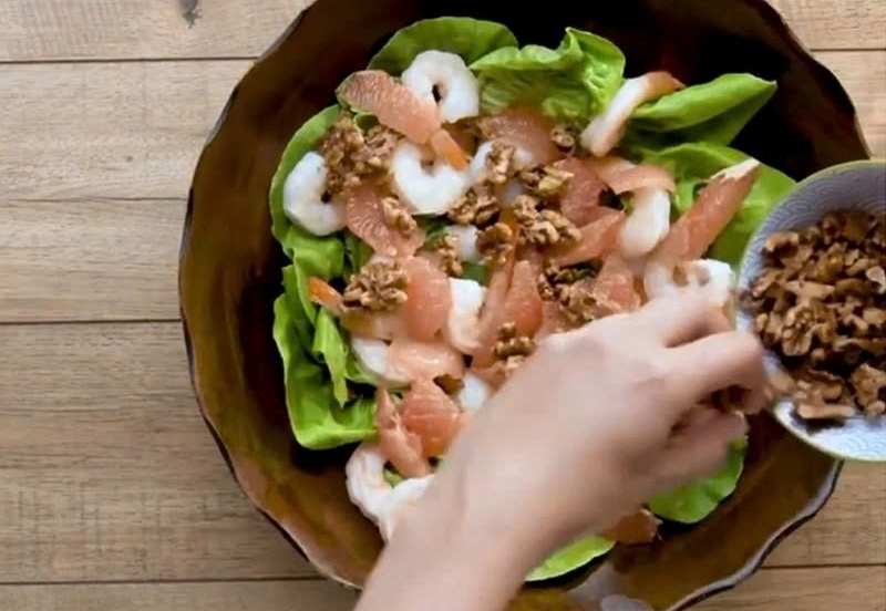 Salad tôm bưởi hạt óc chó ảnh 5