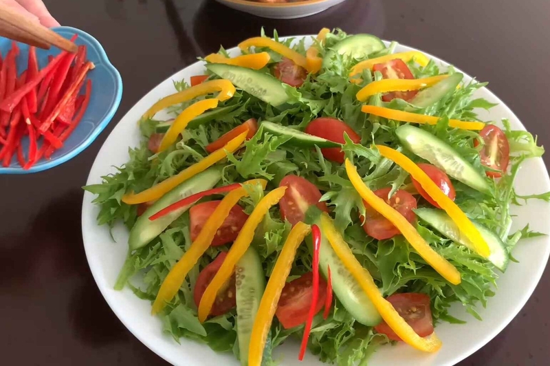salad ức gà hình 8