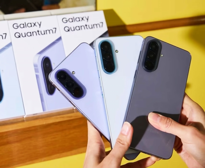 Samsung Galaxy Quantum 7 có ba tùy chọn màu sắc.