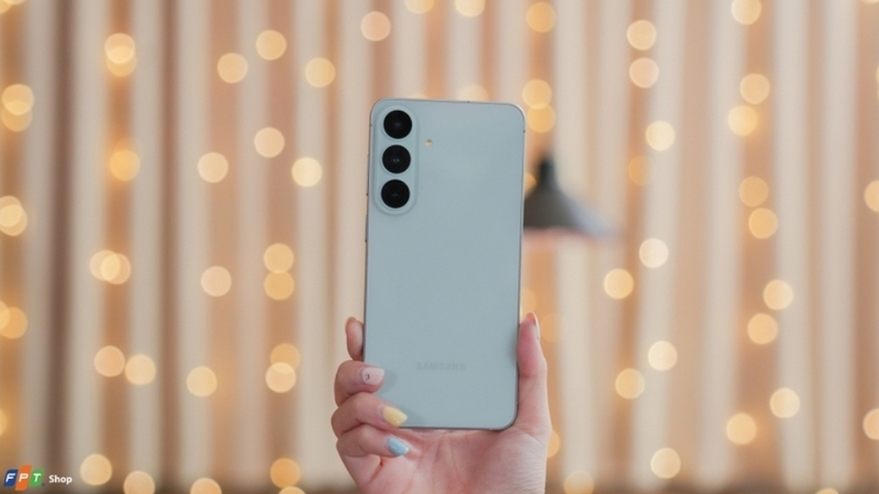 Khả năng kháng nước của Galaxy S26 FE có giảm theo thời gian?