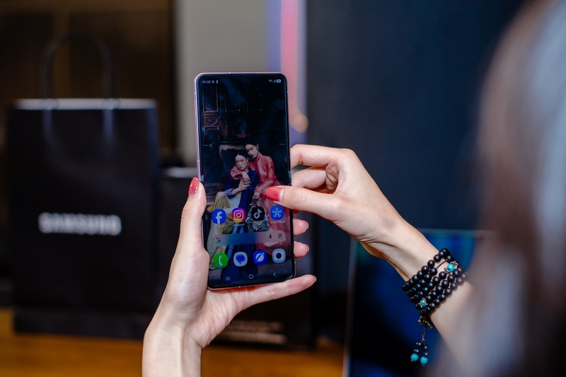 Samsung Galaxy Z Flip 8 16