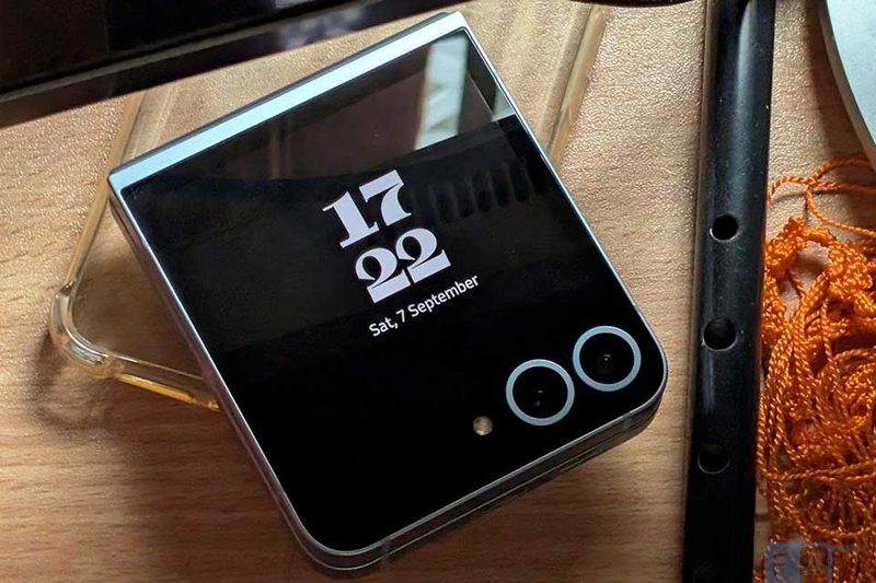 RAM Samsung Galaxy Z Flip 7 - 03
