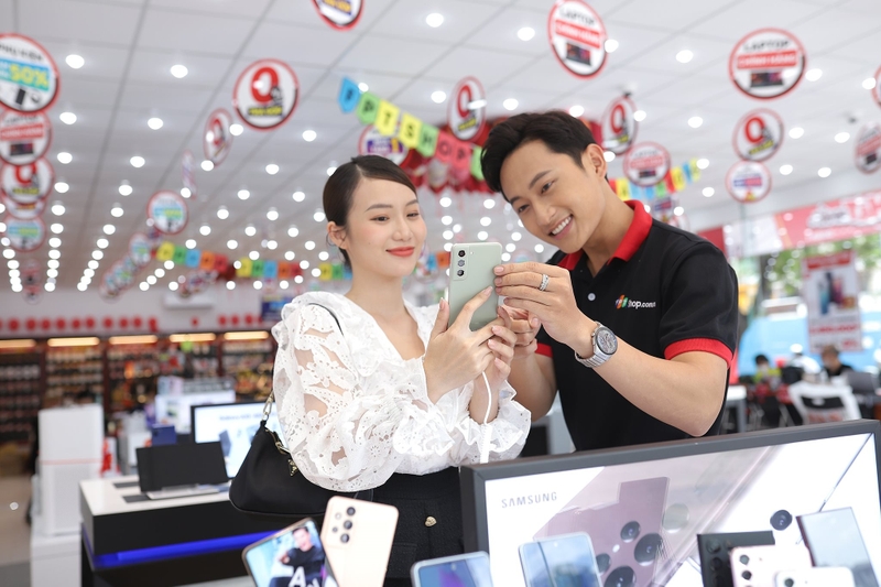 samsung-galaxy-z-fold-8-ultra-mua-o-dau-7.jpg