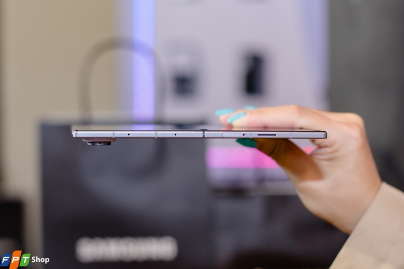 samsung-galaxy-z-fold-tren-tay (10).jpg