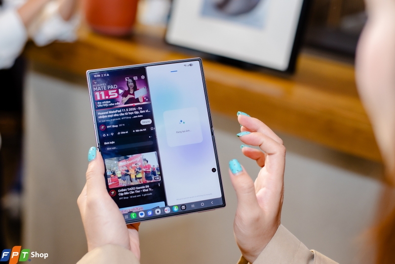 samsung-galaxy-z-fold-tren-tay (16).jpg