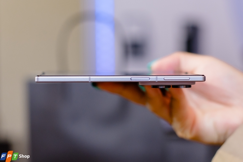 samsung-galaxy-z-fold-tren-tay (7).jpg