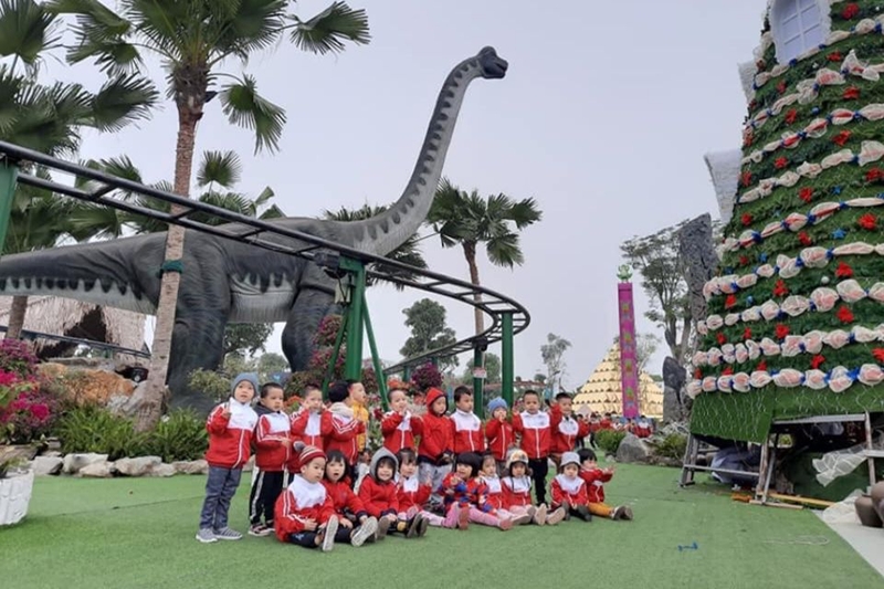 sân chơi công viên khủng long