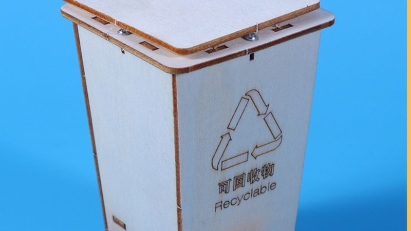 Thùng rác mở nắp tự động