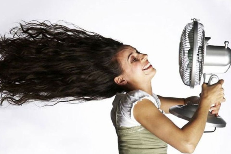 Cách sấy tóc bằng quạt nhanh chóng