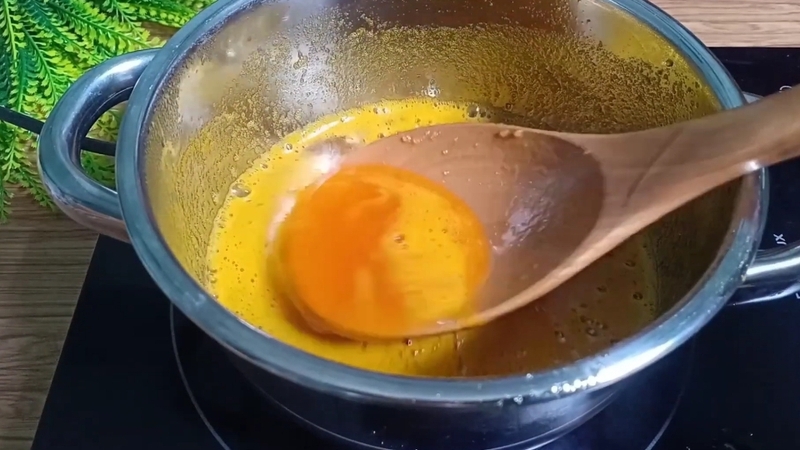 Nấu nước sốt chanh dây