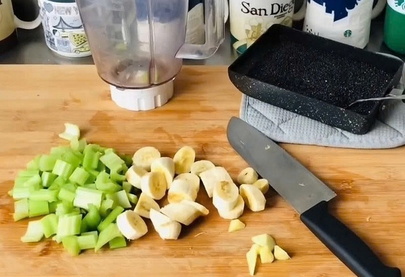 sinh tố mè đen chuối cần tây ảnh 2