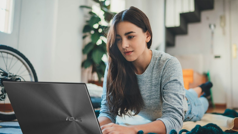 Laptop ASUS Zenbook đáp ứng tốt nhu cầu đa dạng của sinh viên