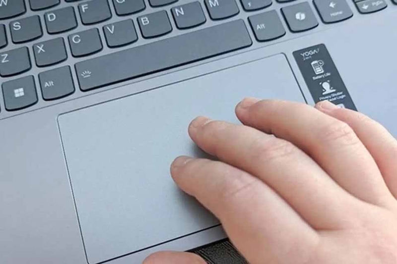 Sinh viên nên mua chuột hay dùng touchpad 12