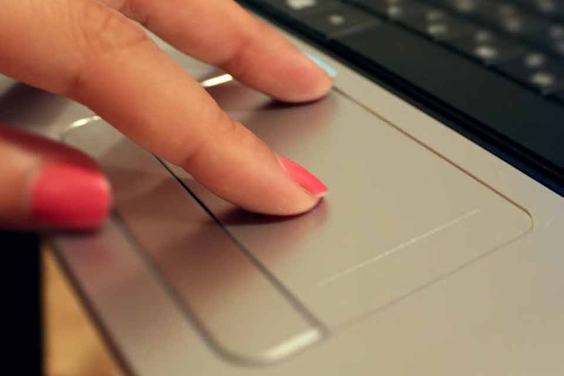 Sinh viên nên mua chuột hay dùng touchpad 11