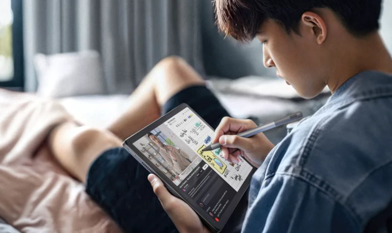 Sinh viên nên mua laptop hay tablet 2