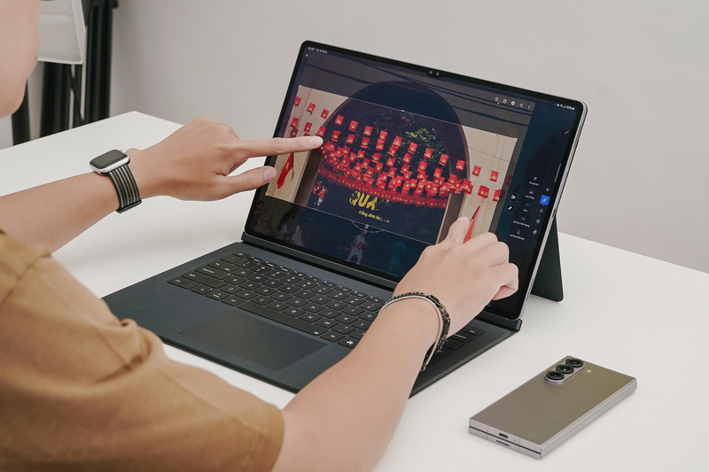 Sinh viên nên mua laptop hay tablet 3
