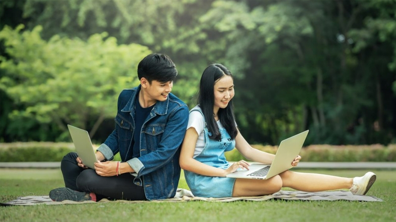 Laptop là thiết bị không thể thiếu của sinh viên hiện nay