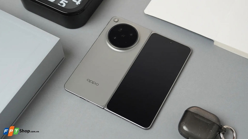 Smartphone kim loại và kính - 03