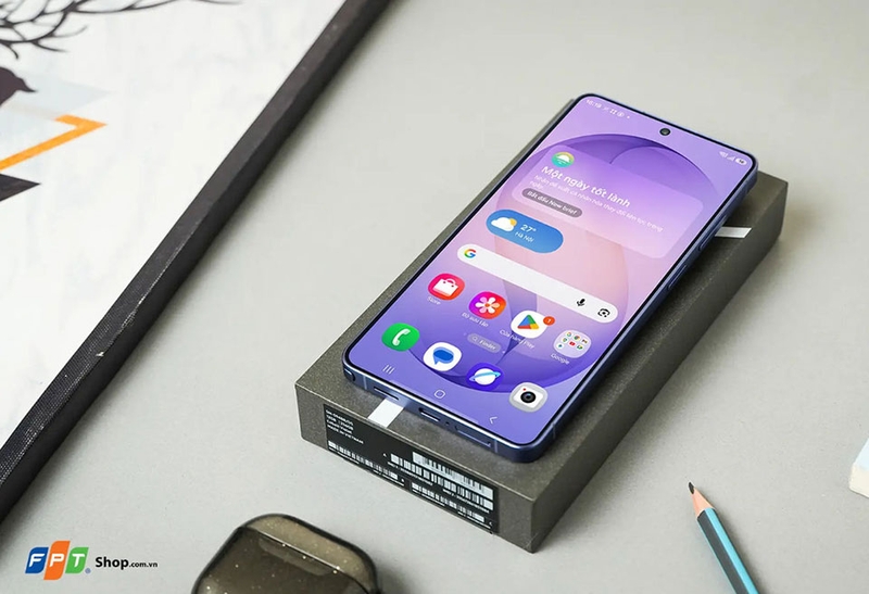 Smartphone kim loại và kính - 04