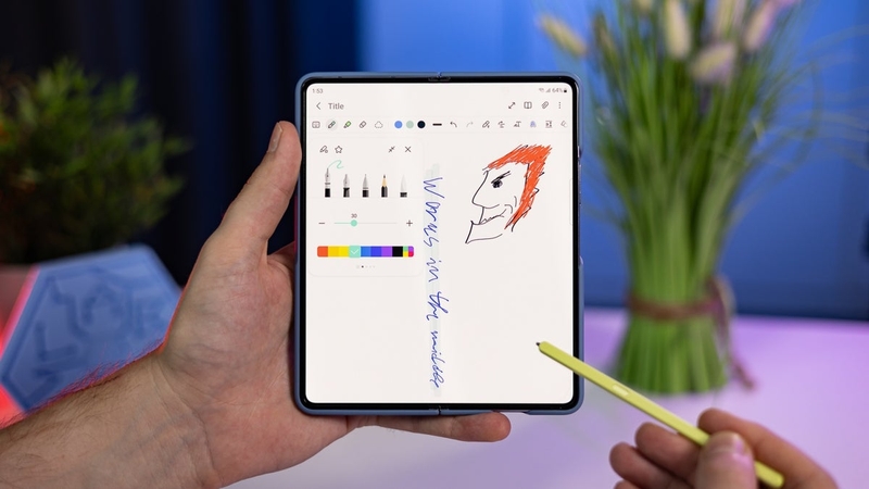 smartphone tích hợp bút cảm ứng fold.jpg
