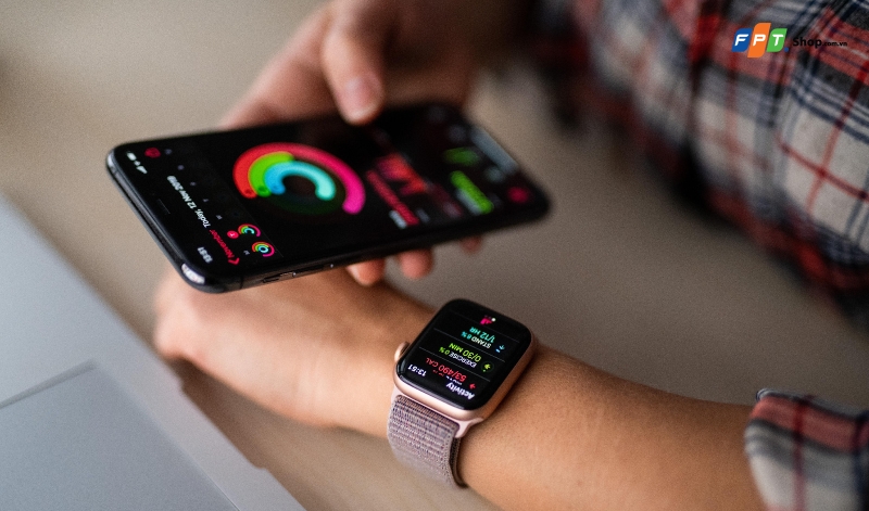Smartwatch kết hợp chức năng xem giờ, nhận thông báo và ghi lại vận động